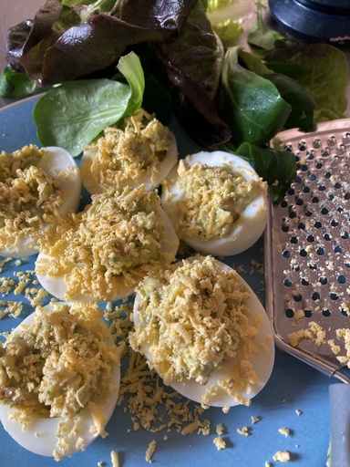 Jeudi ou vendredi : Oeufs mimosa aux herbes du jardin